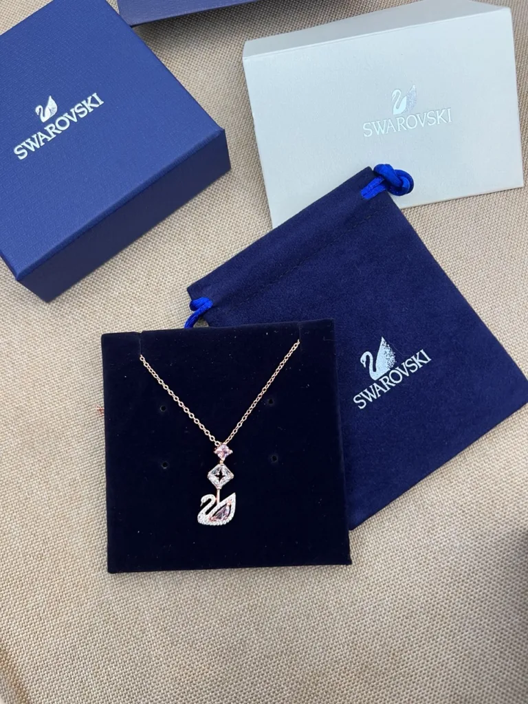 Swarovski dazzling swan